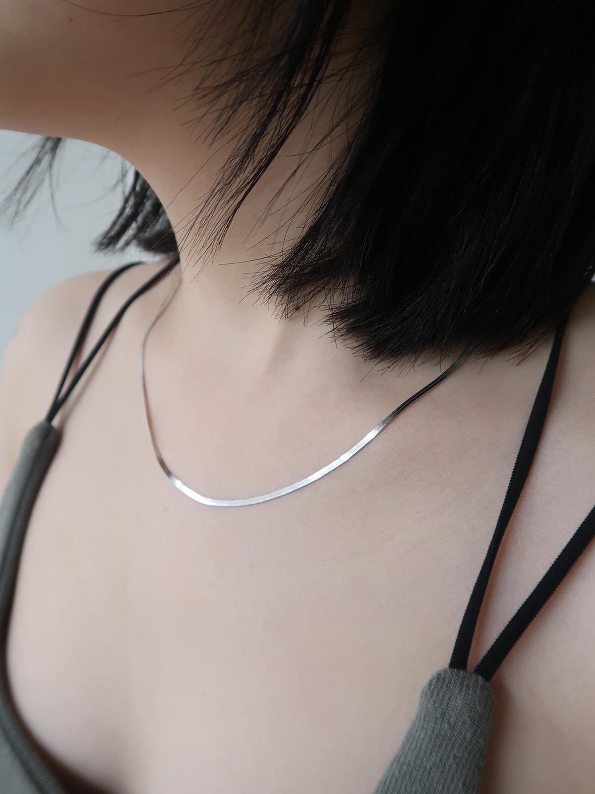 bold line necklace